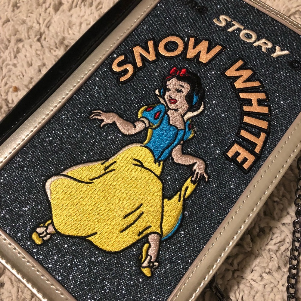 Snow White Book Purse Danielle Nicole - image 2